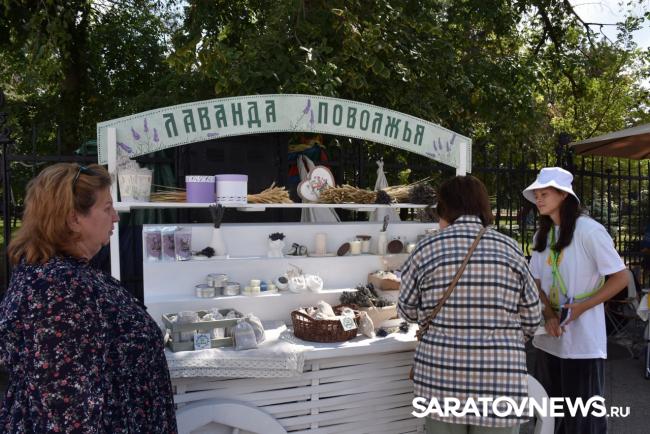 В Саратове открылась «Палитра ремесел»: от афонских икон до значков из скейтбордов В Саратове открылась «Палитра ремесел»: от афонских икон до значков из скейтбордов
