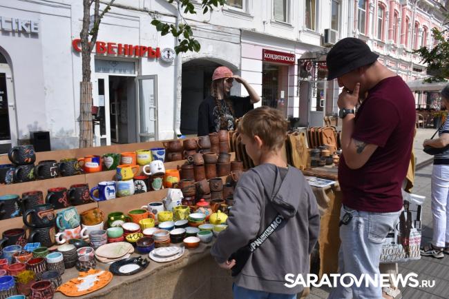 В Саратове открылась «Палитра ремесел»: от афонских икон до значков из скейтбордов В Саратове открылась «Палитра ремесел»: от афонских икон до значков из скейтбордов