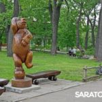 Трагедия в горпарке: на месте гибели девочки саратовцы начали устраивать мемориал Трагедия в горпарке: на месте гибели девочки саратовцы начали устраивать мемориал