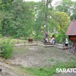 Трагедия в горпарке: на месте гибели девочки саратовцы начали устраивать мемориал Трагедия в горпарке: на месте гибели девочки саратовцы начали устраивать мемориал
