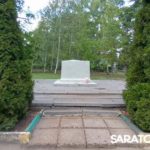 Трагедия в горпарке: на месте гибели девочки саратовцы начали устраивать мемориал Трагедия в горпарке: на месте гибели девочки саратовцы начали устраивать мемориал