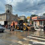 Коммунальщики устроили потоп на улице Чернышевского в Саратове