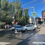 В центре Саратова в ДТП пострадали два пенсионера В центре Саратова в ДТП пострадали два пенсионера