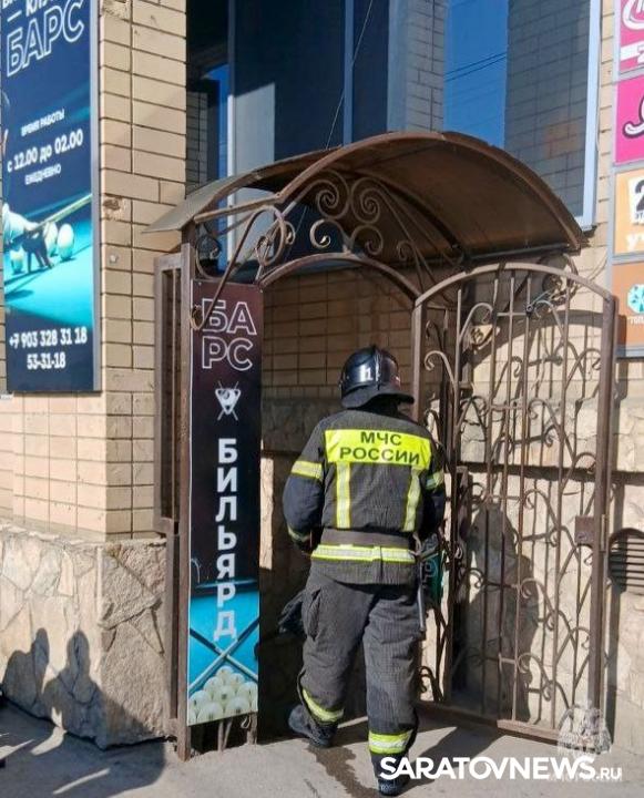 В саратовском ТЦ загорелась бильярдная, людей вывели на улицу В саратовском ТЦ загорелась бильярдная, людей вывели на улицу