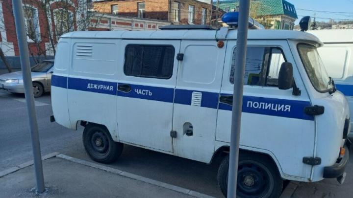 В Ершове рецидивист поставил «фингал» местной жительнице В Ершове рецидивист поставил «фингал» местной жительнице