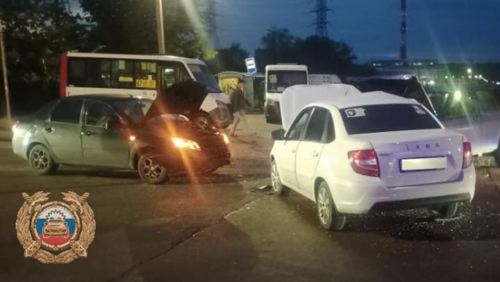 Водитель «Гранты» пострадал в тройном ДТП в Солнечном