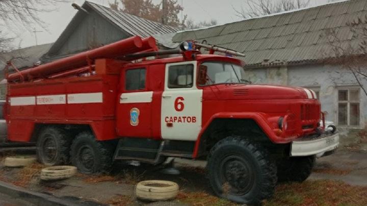 Пожарные спасали заброшку под Саратовом Пожарные спасали заброшку под Саратовом
