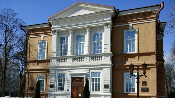 Палитра и якорь: каким предстанет основатель Радищевского музея в новом памятнике в Саратове Палитра и якорь: каким предстанет основатель Радищевского музея в новом памятнике в Саратове