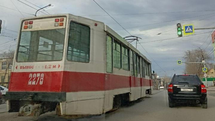 В Саратове из-за ДТП остановился трамвай № 7 В Саратове из-за ДТП остановился трамвай № 7