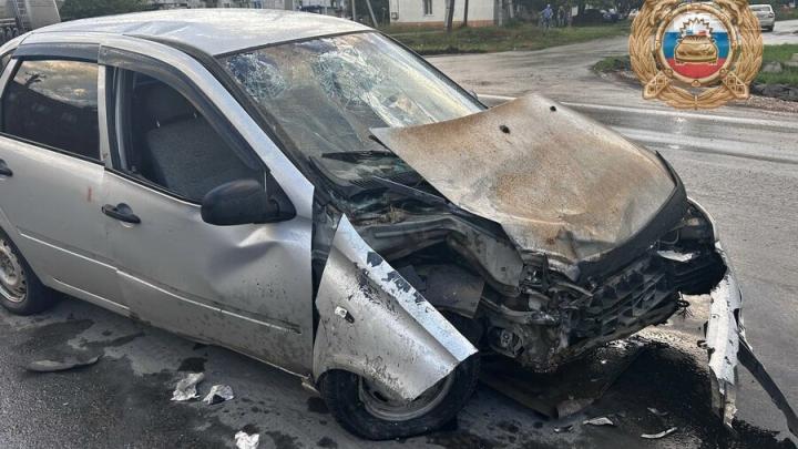 В Пугачеве Mercedes столкнулся с Lada Kалиной: двое госпитализированы В Пугачеве Mercedes столкнулся с Lada Kалиной: двое госпитализированы