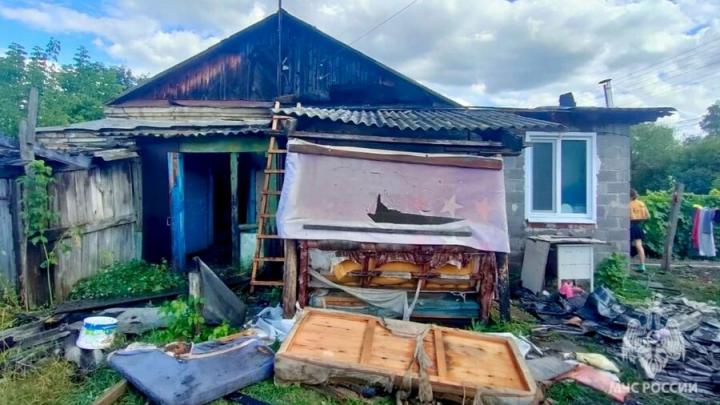 В Аткарском районе ребёнок со спичками устроил пожар в жилом доме В Аткарском районе ребёнок со спичками устроил пожар в жилом доме