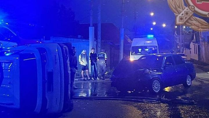 Кроссовер перевернулся в ДТП с «десяткой» в Энгельсе Кроссовер перевернулся в ДТП с «десяткой» в Энгельсе