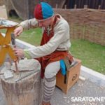 На фестивале «Укек» в Саратове чеканили монеты, вили верёвки, получали предсказания гадалок