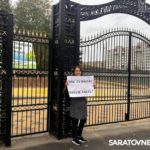 В Саратове прошли одиночные пикеты в поддержку строительства новой школы в микрорайоне Молодежный