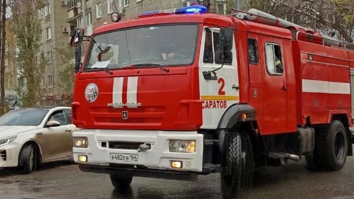 В Балакове тушили пожар в пятиэтажке В Балакове тушили пожар в пятиэтажке