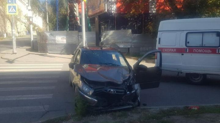 В Саратове в ДТП попали BMW и «Гранта»: есть пострадавшие В Саратове в ДТП попали BMW и «Гранта»: есть пострадавшие