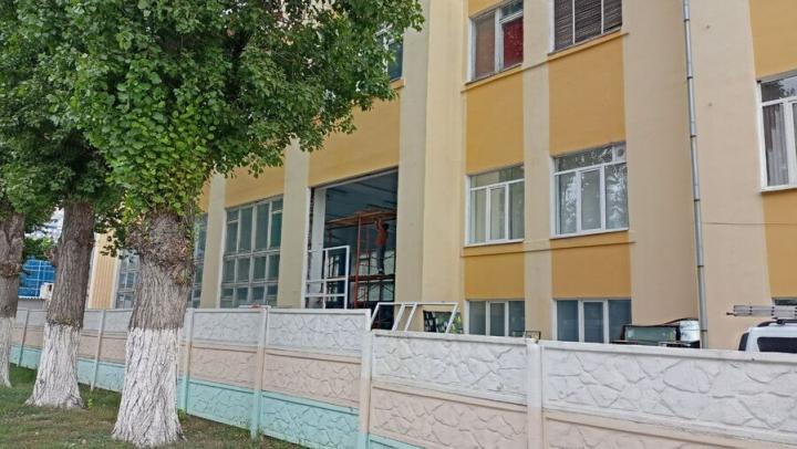 В Саратове отремонтируют ограждения школ и детских садов В Саратове отремонтируют ограждения школ и детских садов