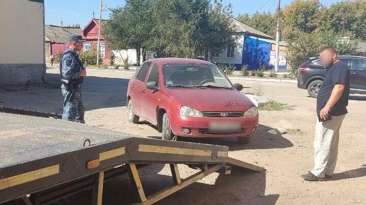 Житель Красного Кута может лишиться «Калины» из-за долгов Житель Красного Кута может лишиться «Калины» из-за долгов