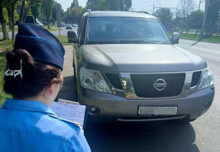 В Саратове приставы и полиция арестовали автомобили злостных неплательщиков штрафов В Саратове приставы и полиция арестовали автомобили злостных неплательщиков штрафов