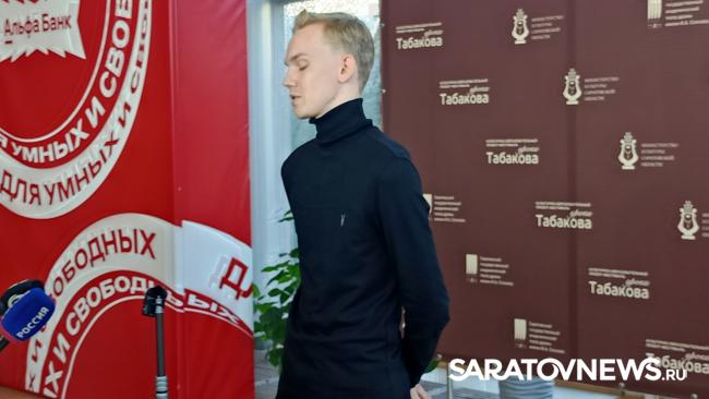 «Матросская тишина» в Саратове: актер Миллер сравнил спектакль с велосипедом «Матросская тишина» в Саратове: актер Миллер сравнил спектакль с велосипедом