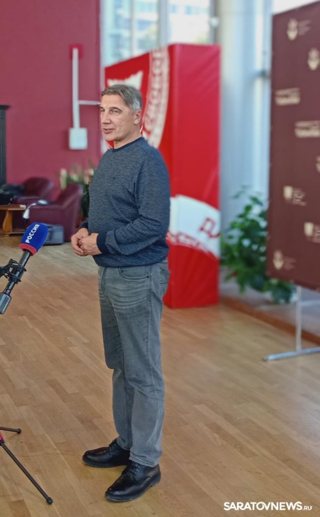 Актёр Сергей Угрюмов успел утром порыбачить в Саратове