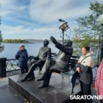 В Энгельсе появился туристический трек с миниатюрными скульптурами символа города
