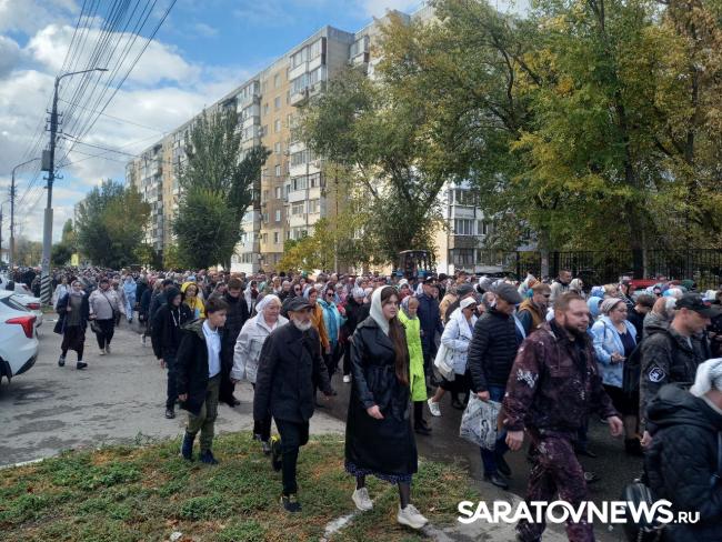 В Энгельсе проходит крестный ход В Энгельсе проходит крестный ход