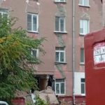 В Саратове расширили площадь ограждения у дома с рухнувшей стеной