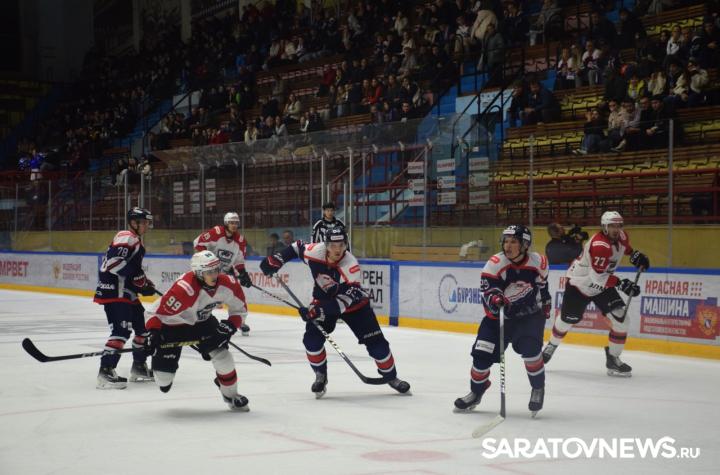Команда из Альметьевска разгромила саратовских хоккеистов
