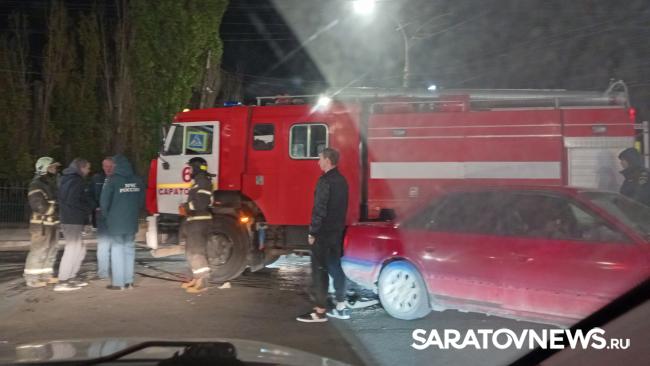 Пожарная машина попала в ДТП у «Оранжевого» в Саратове Пожарная машина попала в ДТП у «Оранжевого» в Саратове