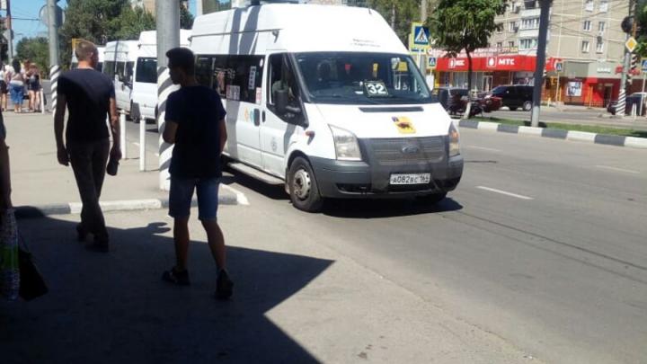 Энгельсские торговцы заполоняют мусором тротуары и дороги Энгельсские торговцы заполоняют мусором тротуары и дороги