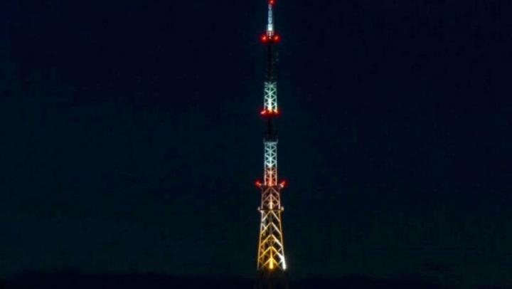 Саратовская телебашня поздравит учителей Саратовская телебашня поздравит учителей