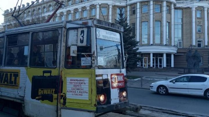 Для «тройки» в Саратове закупят 16 новых вагонов за 2,7 млрд рублей Для «тройки» в Саратове закупят 16 новых вагонов за 2,7 млрд рублей