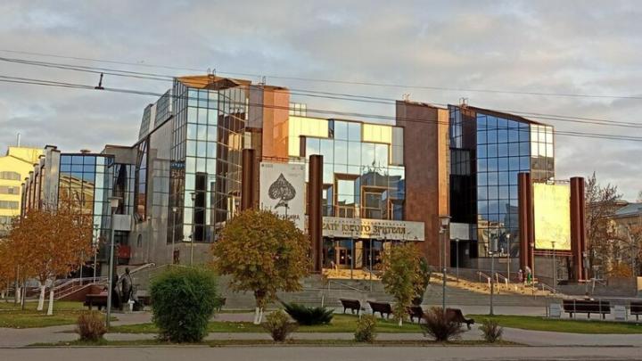 У Саратовского ТЮЗа ограничат остановку и стоянку транспорта У Саратовского ТЮЗа ограничат остановку и стоянку транспорта