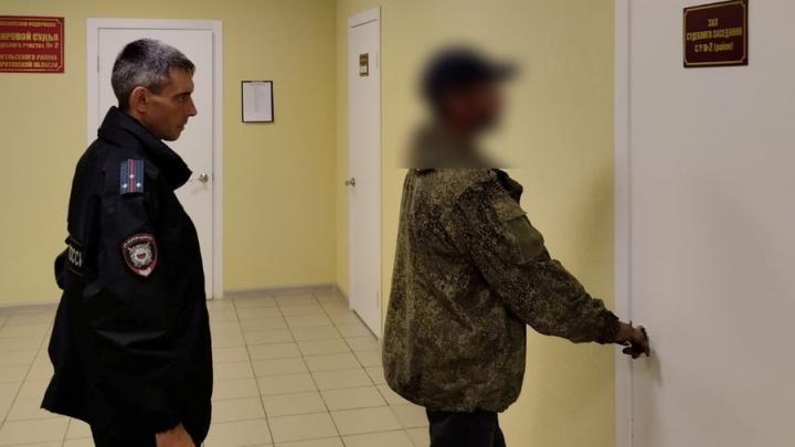 В Энгельсе стихийный торговец накопил штрафов на 300 тысяч рублей В Энгельсе стихийный торговец накопил штрафов на 300 тысяч рублей