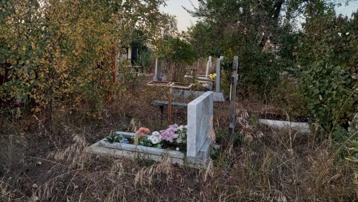 На кладбище в Красном Куте выявлены многочисленные нарушения На кладбище в Красном Куте выявлены многочисленные нарушения