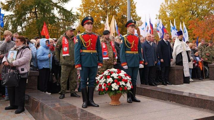 Имена погибших участников СВО увековечили в саратовском Парке Победы Имена погибших участников СВО увековечили в саратовском Парке Победы