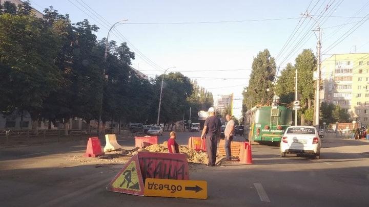 В Саратове на нескольких улицах ограничат движение из-за земляных работ В Саратове на нескольких улицах ограничат движение из-за земляных работ