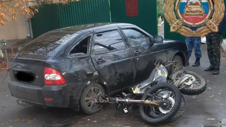 В Аркадаке байкер протаранил «Приору» и попал в больницу В Аркадаке байкер протаранил «Приору» и попал в больницу