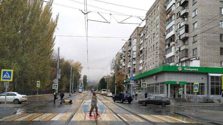 Велосипедист столкнулся с машиной в районе Детского парка в Саратове Велосипедист столкнулся с машиной в районе Детского парка в Саратове