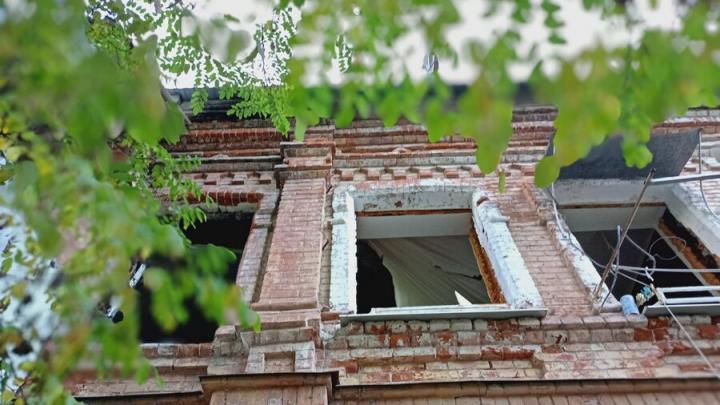 В Волжском районе Саратова снесут два аварийных дома В Волжском районе Саратова снесут два аварийных дома