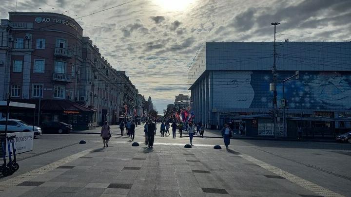 В центре Саратова подросток пытался убить женщину В центре Саратова подросток пытался убить женщину