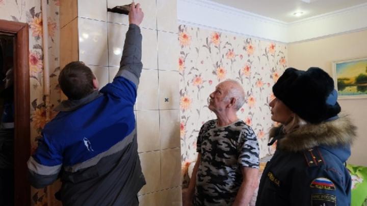 Газовики и сотрудники МЧС рассказали жителям о правилах пользования газовыми печами Газовики и сотрудники МЧС рассказали жителям о правилах пользования газовыми печами
