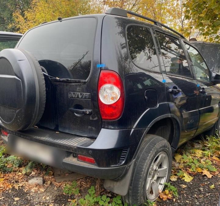 В Саратове приставы помогли вернуть владельцу Chevrolet Niva, «застрявшую» в автосалоне В Саратове приставы помогли вернуть владельцу Chevrolet Niva, «застрявшую» в автосалоне