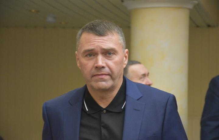 Депутат под прицелом: зампред саратовской облдумы Роман Грибов заявил об угрозах со стороны бизнес-групп, недовольных строительством школы Депутат под прицелом: зампред саратовской облдумы Роман Грибов заявил об угрозах со стороны бизнес-групп, недовольных строительством школы