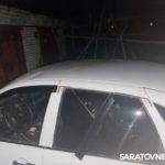 В Энгельсе двое юнцов избили автовладельца