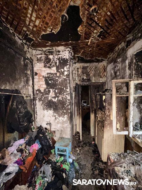 Ночью на пожаре в Саратове погиб мужчина Ночью на пожаре в Саратове погиб мужчина