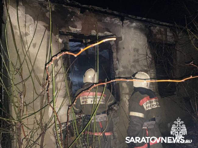 Две женщины погибли на пожаре в заброшенном доме в саратовском поселке Две женщины погибли на пожаре в заброшенном доме в саратовском поселке