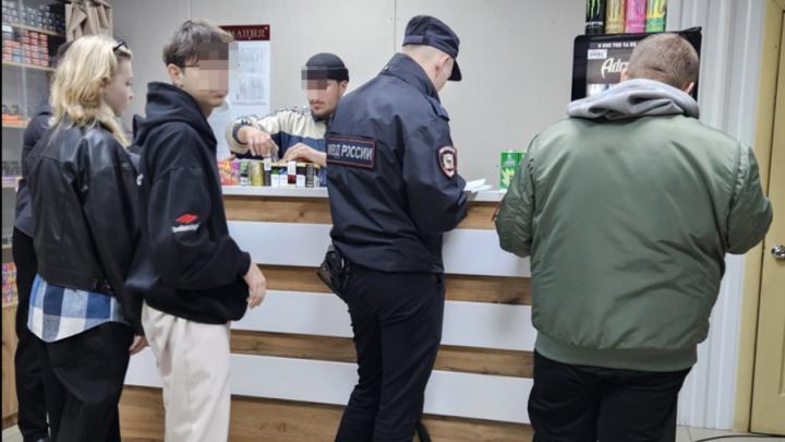 В двух торговых точках Энгельса нашли контрафактные вейпы В двух торговых точках Энгельса нашли контрафактные вейпы