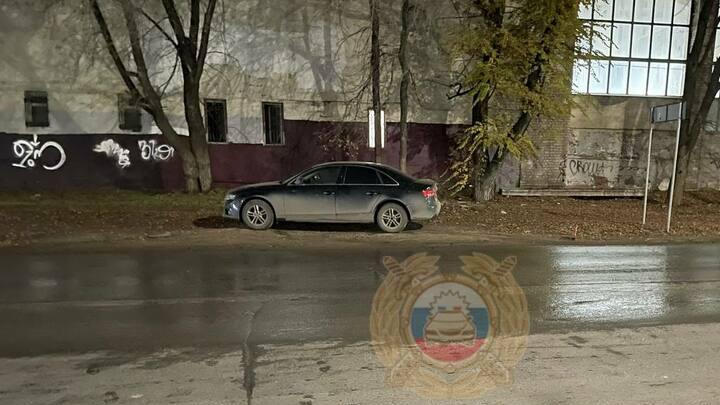 На Антонова в Саратове пешеход попал под колеса Audi На Антонова в Саратове пешеход попал под колеса Audi